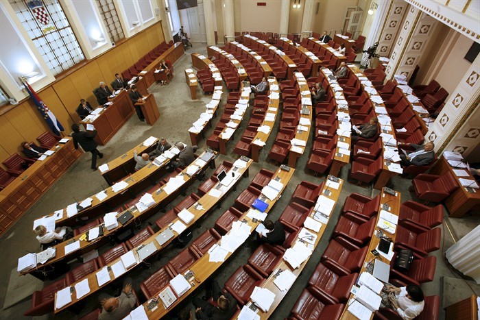 LILI BENČIK Sramotni Hrvatski Sabor, koga i što predstavlja? Pitam se je li to Hrvatski Sabor ili Yugo-komunistička skupština?