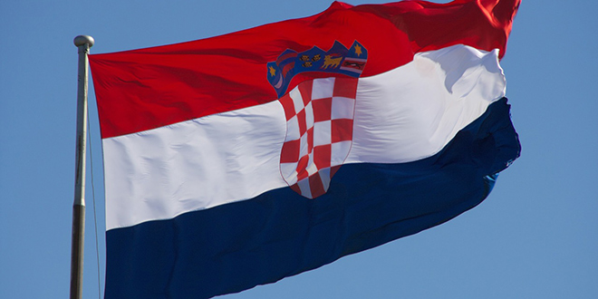 Mladi Britanac zapalio hrvatsku zastavu u Vukovaru