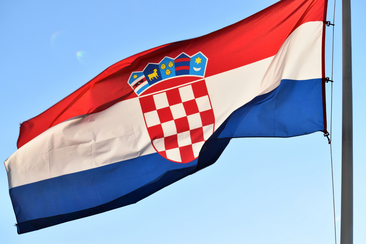 Muškarac priveden jer je javno vrijeđao Hrvatsku: Omalovažavao grb, zastavu i himnu