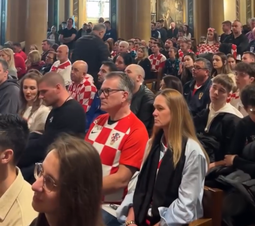 Hrvatska euforija u Parizu: Navijači, pjesma i blagoslov za Vatrene!