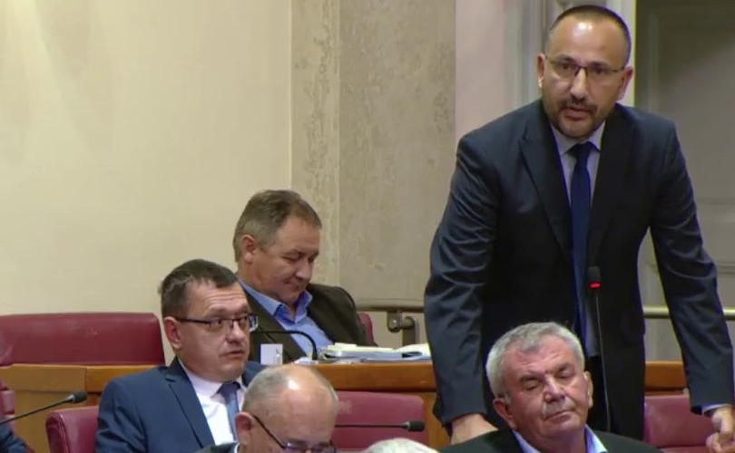 Zekanović: O napadu na moju kuću svi šute, ne i kad pogode Pupovca limunom