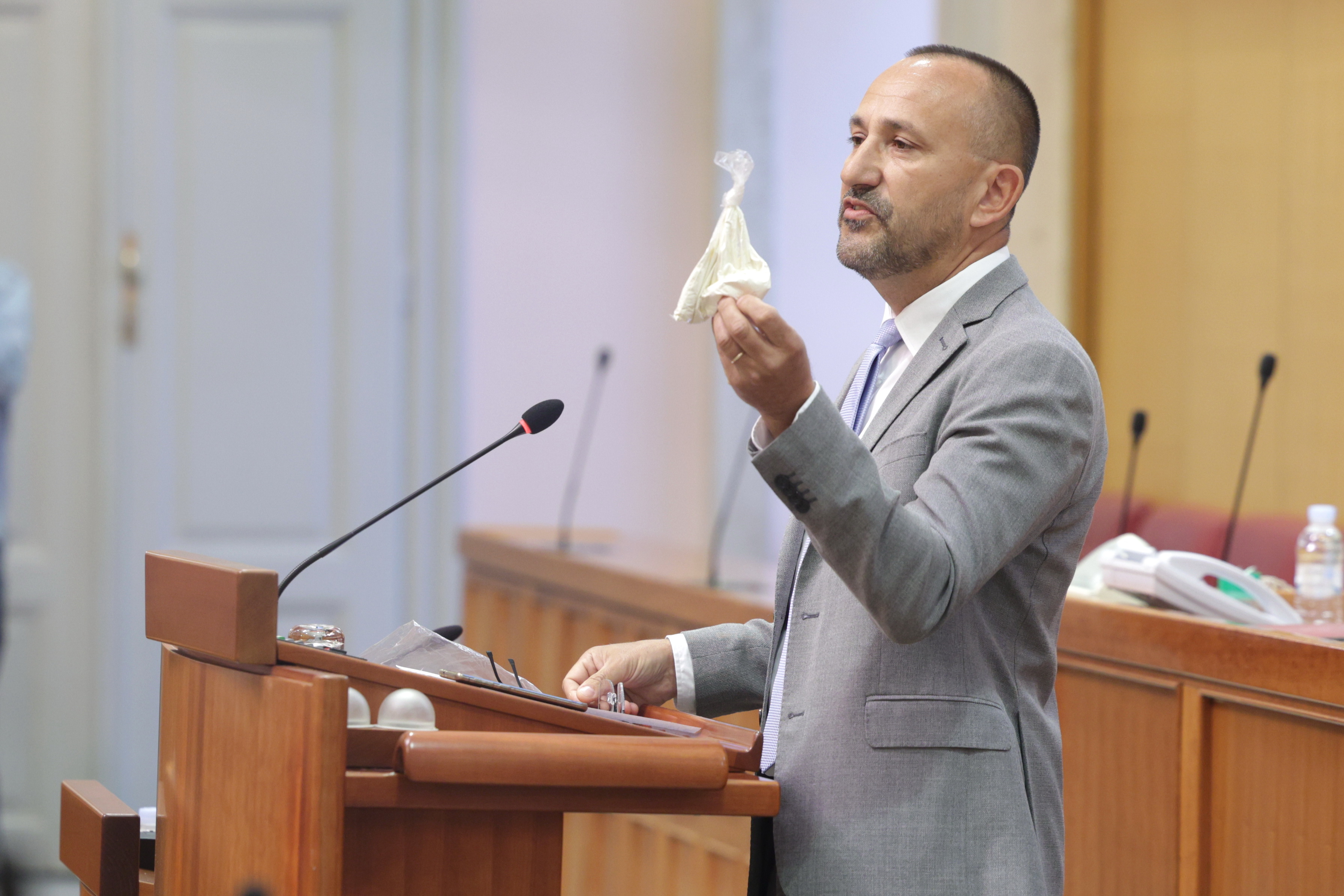 Zekanović pozvao MUP da istraži „bijeli prah" na Pantovčaku