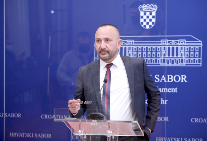 (VIDEO) ZEKANOVIĆ IDE NA LOKALNE IZBORE! Spreman je postati gradonačelnik u gradu ‘ovršenih i blokiranih’!