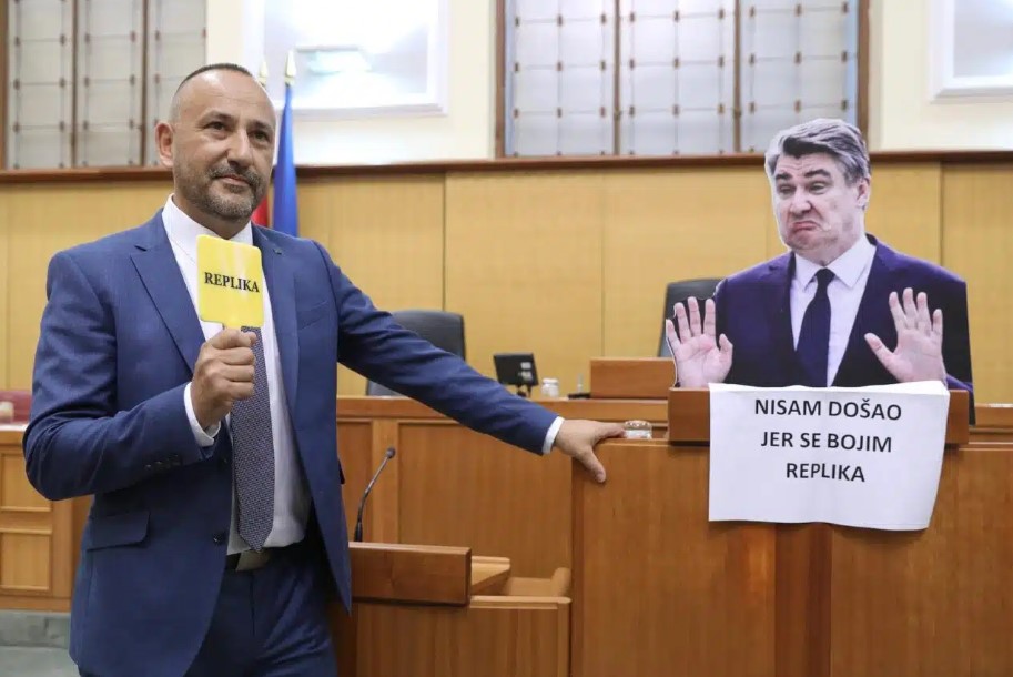 NEVIĐENI KAOS: Žestoka svađa oporbe i HDZ-a, Orešković izvrijeđala HDZ - Jandroković zbija šale