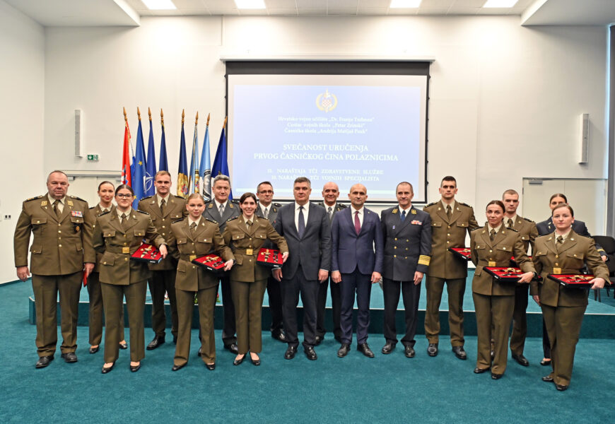 PRVI SLUŽBENI SUSRET MILANOVIĆA I ANUŠIĆA  Predsjednik Republike i potpredsjednik Vlade i ministar obrane  na dodjeli prvog časničkog čina budućim časnicima zdravstvene službe