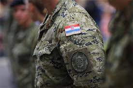 Nova afera u HV-u: Pripadnik specijalne postrojbe u svom dvorištu imao improviziranu benzinsku postaju