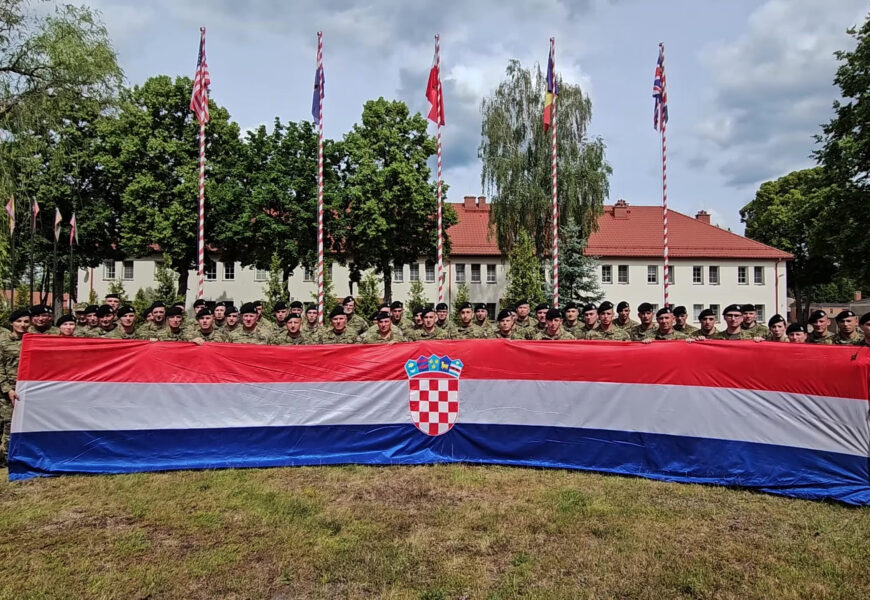 Hrvatska vojska poslala poruku Vatrenima: Vi ste obitelj, mi smo obitelj – svi smo Domovini vjerni!