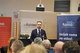 MIROVINSKI POD OPSADOM 490 činovnika upravo rješava 63.449 molbe za mirovine i stalno im stižu nove, evo koliko će im trebati