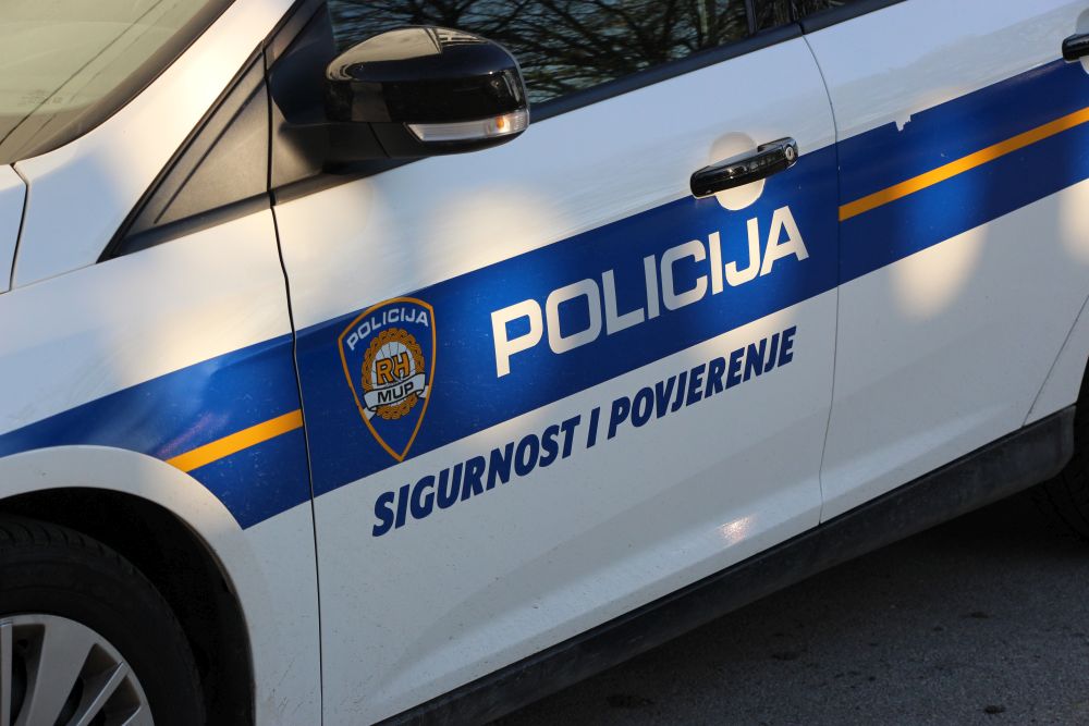 Vozio brzo i udario biciklista na cesti: Muškarac (51) poginuo