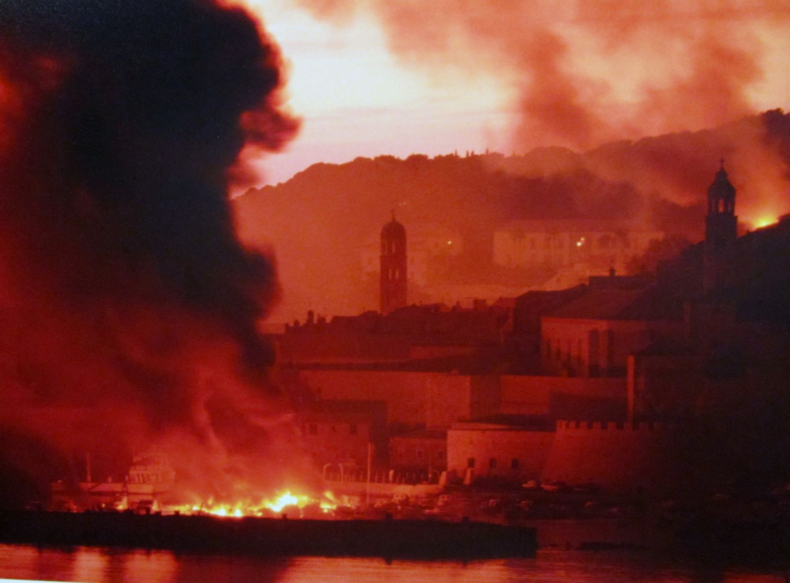 Na današnji dan u 5:40 ujutro je počeo opći napad na Dubrovnik: Život je dalo 11 branitelja, 14 civila, uništena je stara gradska jezgra…