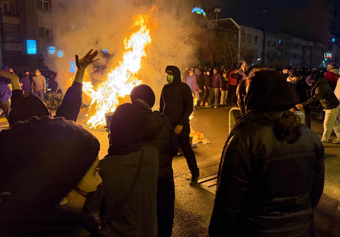 SAD razmatra vojne opcije: Više država pozvalo građane da odmah napuste Iran