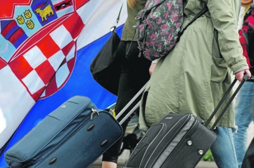 Hrvati se i dalje masovno iseljavaju, demografi predviđaju: 'Uskoro ćemo biti kao Njemačka za siromašne'
