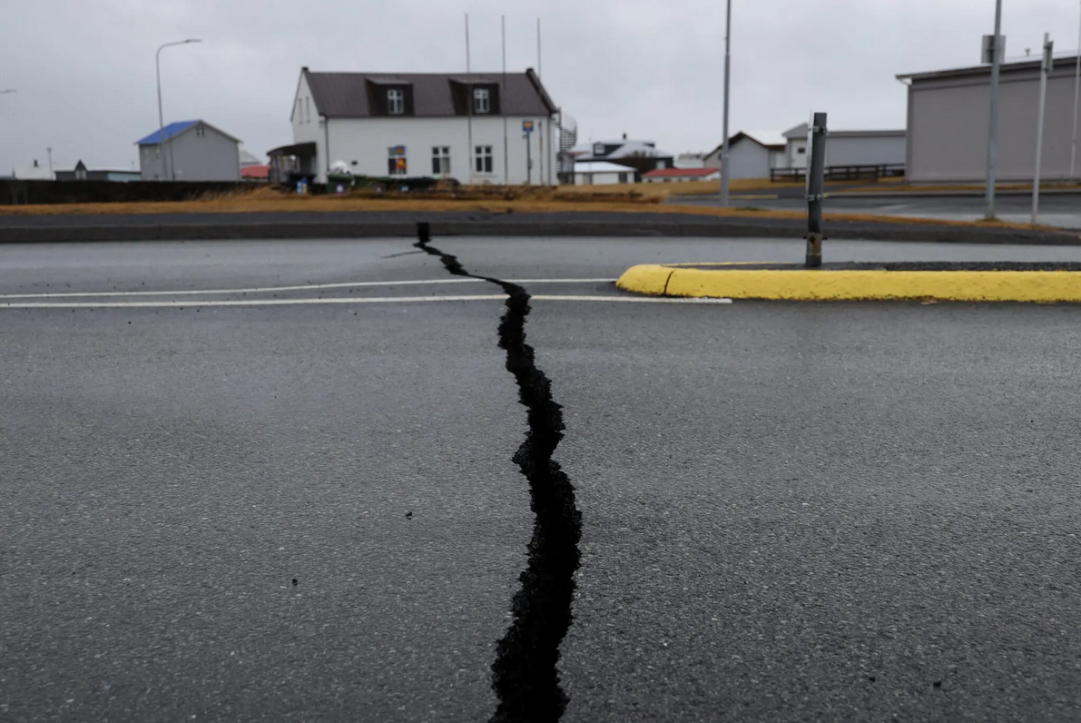 Islandu prijeti erupcija vulkana, zabilježili više od 900 potresa: 'Nestvarno, poput ratne zone'