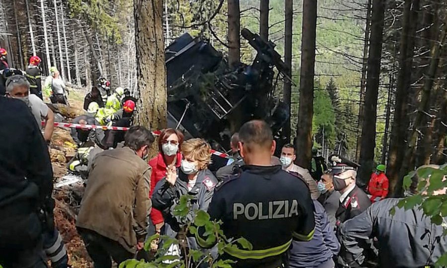 Raste crna bilanca: Najmanje 13 mrtvih u padu žičare na sjeveru Italije, dvoje djece teško ozlijeđeno