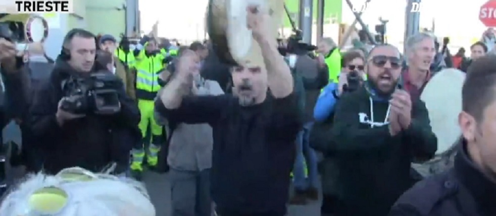 KAP KOJA JE PRILILA ČAŠU? Od danas u Italiji je covid-potvrda uvjet za rad, blokirane luke u Trstu, Genovi…