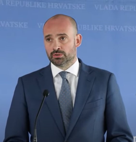 PALADINA ODLAZI, SPOMINJE SE SAMOZATAJNA DUNJA! Plenković hitno traži zamjenu, obnova je totalni fijasko: U Vladi razmišljaju i o Čačiću