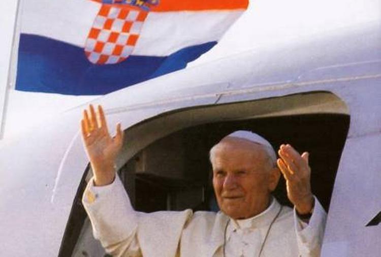 Dan kad je papa Ivan Pavao II prvi put poljubio svetu hrvatsku zemlju