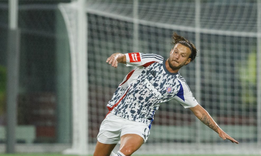 SHNL Slaven doveo dva nova igrača, Hajduk s Kalinićem, Rakitićem i Perišićem u prvih 11