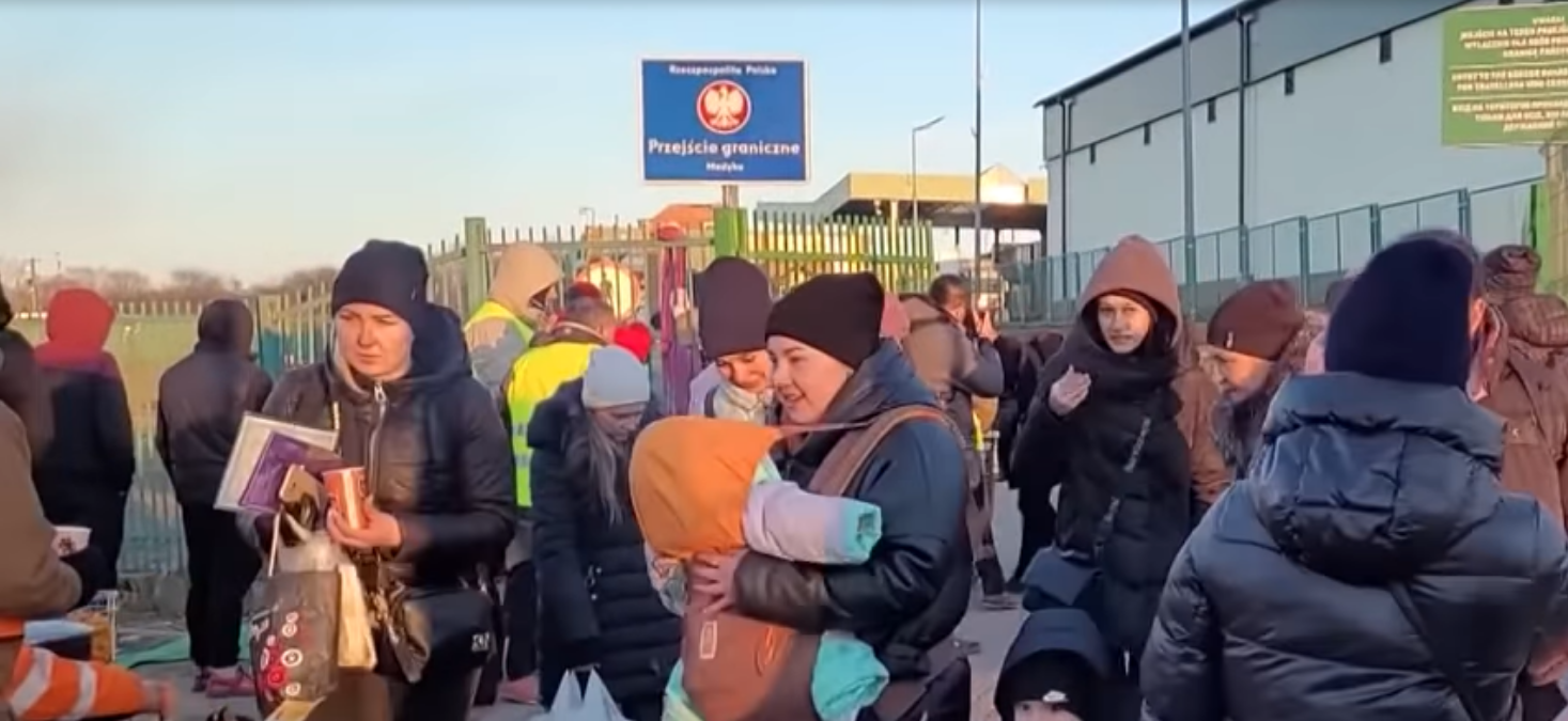 Teško bolestan Irac pomagao izbjeglicama na poljskoj granici: "Ne mogu kontrolirati rak, ali mogu ono što radim"