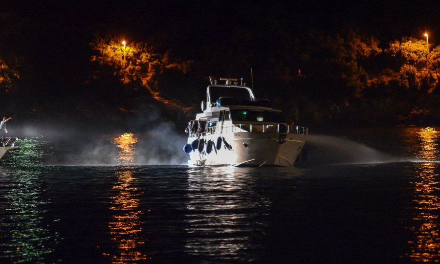 Teška pomorska nesreća u Splitskim vratima: U sudaru dva plovila ozlijeđeno je devet osoba, od kojih pet teško