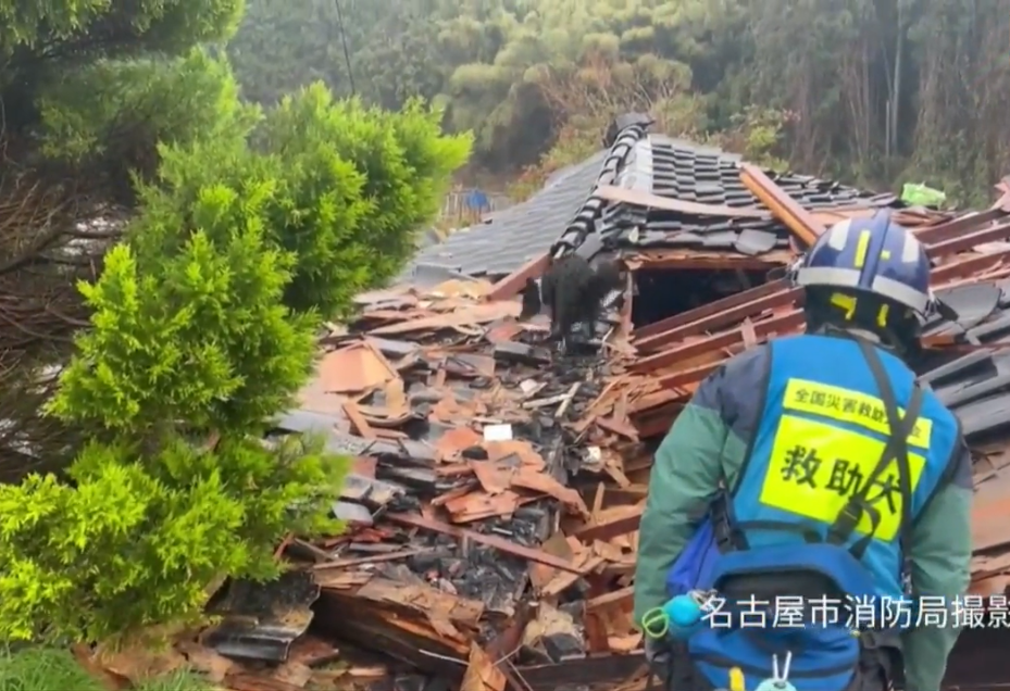 VIDEO Spasioci u Japanu utrkuju se s vremenom i pokušavaju pronaći ljude u ruševinama