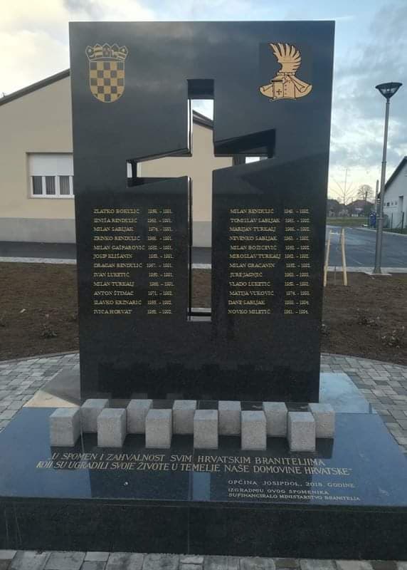 KAKVOM LI TO ČOVJEKU MOGU SMETATI UKLESANA IMENA POGINULIH JUNAKA
