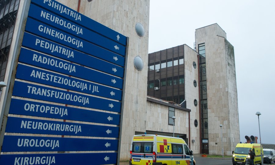 KBC Osijek o potencijalnim tužbama: Od necijepljenih radnika koji zaraze pacijente možemo potraživati iznos odštete
