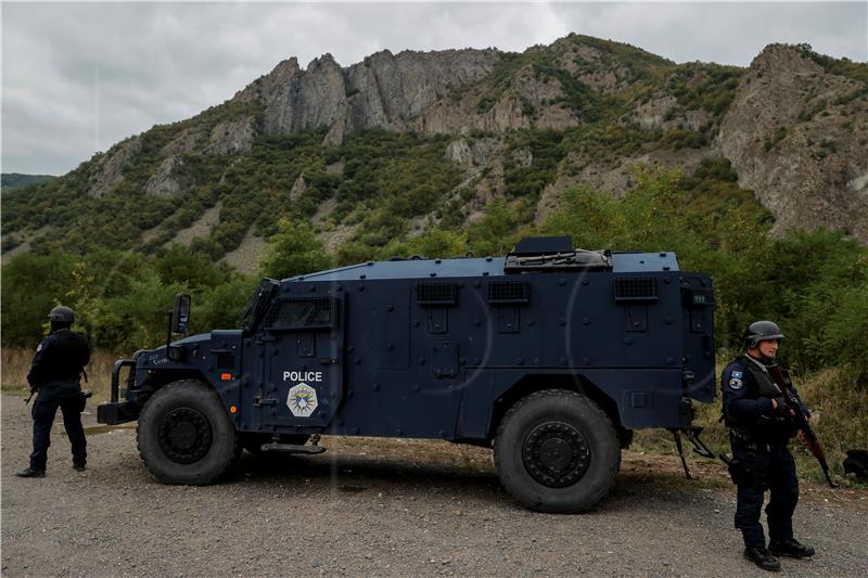 EU pozdravila odluku Prištine o odgodi mjera, na sjeveru Kosova i dalje barikade
