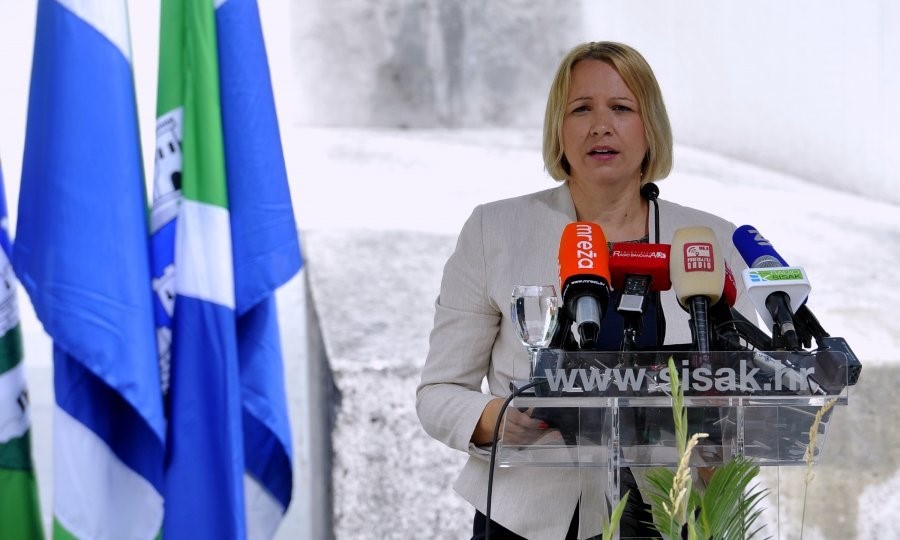 ZAŠTO PROLETERKA IKIĆ-BANIČEK BJEŽI OD NOVINARA?