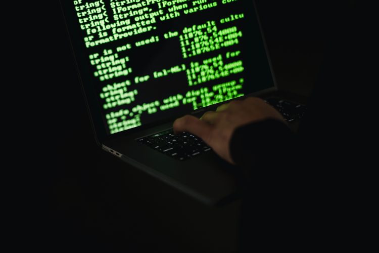 VIDEO Troje uhićeno nakon kibernetičkih napada na zemlje koje podupiru Ukrajinu