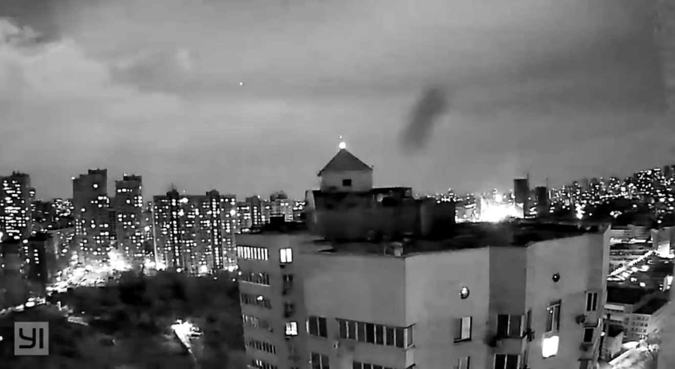 TAJANSTVENI BLJESAK IZNAD KIJEVA! Oglasila se i NASA koja je opovrgnula da se radi o njezinom satelitu, a američka vlada prati više od 650 potencijalnih slučajeva NLO-a