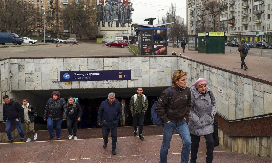 Život se polako vraća u Kijev: Promet je sve gušći, a ponovo rade i frizerski saloni