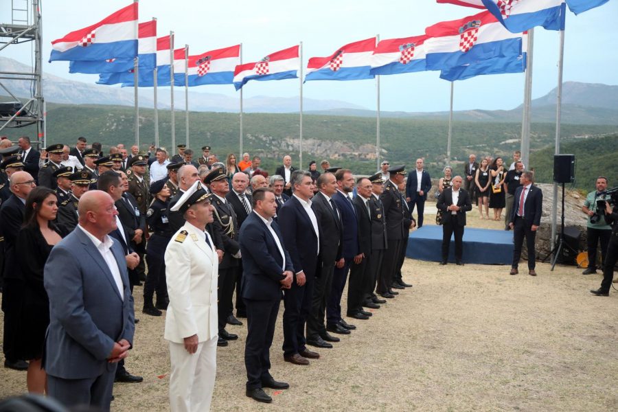 Milanović organizira prijem ratnih zapovjednika na Kninskoj tvrđavi, pozvao ministre. Redom javljaju da neće doći