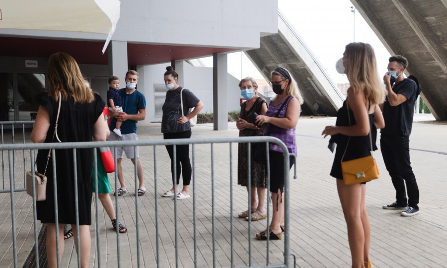 U Hrvatskoj je 341 novozaražena osoba, od tri preminule, jedna imala 37 godina