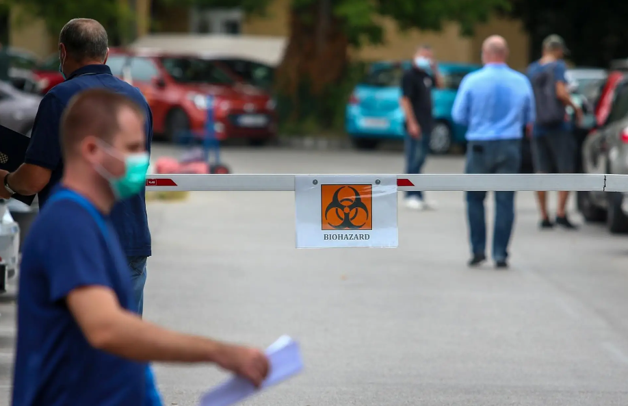 Najveći izvori zaraze su i dalje svadbe, noćni izlasci i ljetovanja