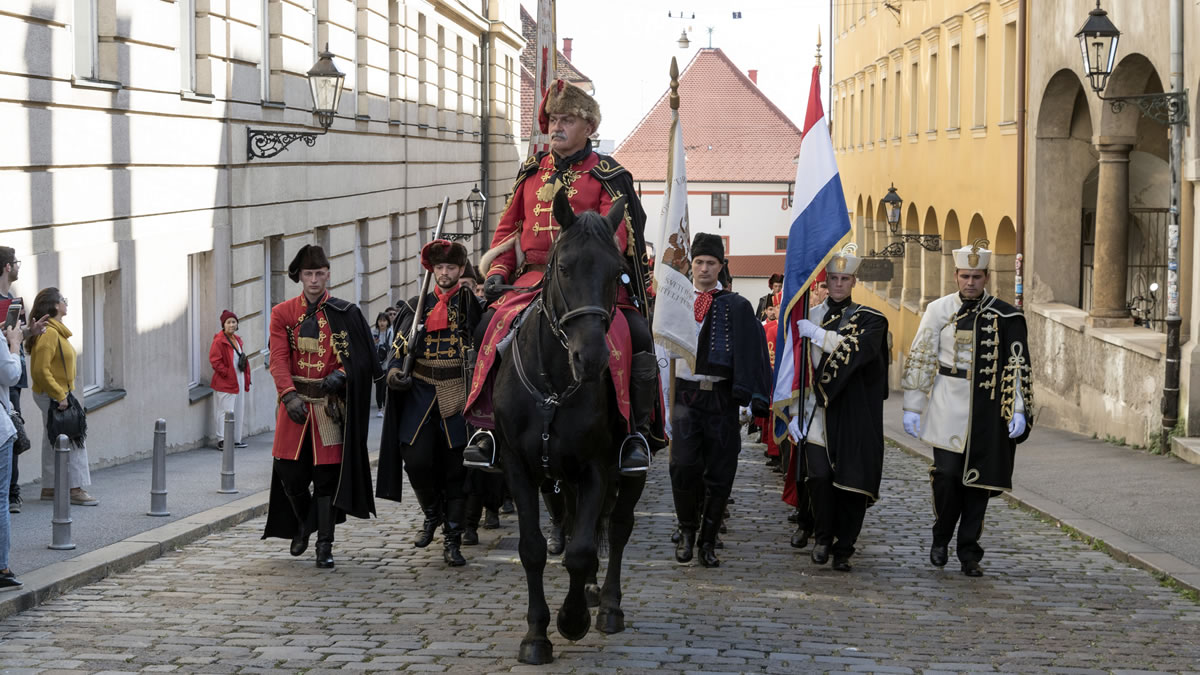 KRAVAT PUKOVNIJA RASPISALA NATJEČAJ ZA OVOGODIŠNJE NOVAKE!