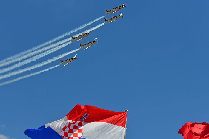 Spektakularni prelet akrobatske grupe 'Krila Oluje': 18 godina nevjerojatnih letova i akrobacija