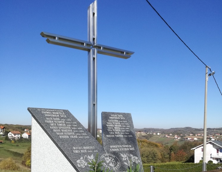 USORA: Oštećen križ postavljen u spomen na prvog poginulog branitelja tog kraja