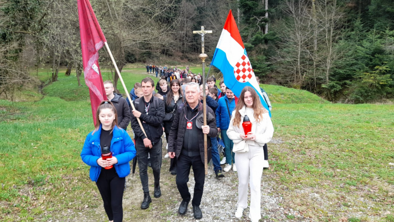 Sramota. Što će nam prošlost, okrenimo se budućnosti!
