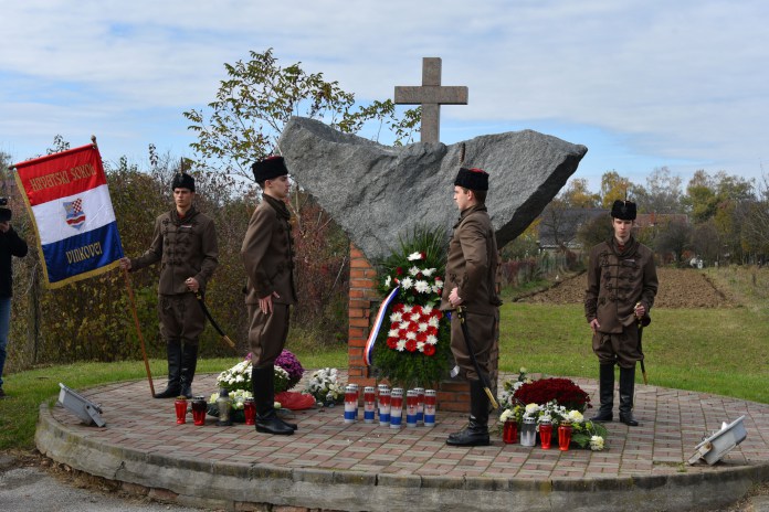 12. travnja 1945. Vinkovci – partizani ušli u grad i odmah objesili 40 uglednih intelektualaca