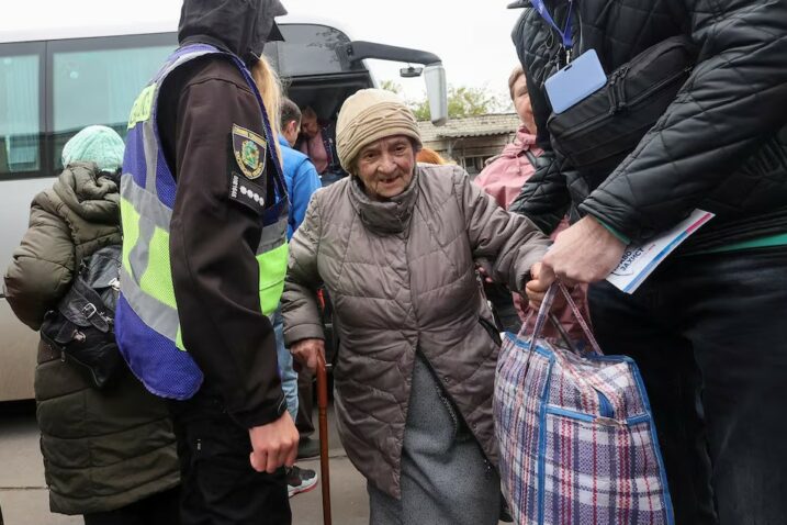 Ukrajinci bježe iz Kupjanska pred Rusima: “Ili ćemo otići ili će nas sve ovdje pobiti”
