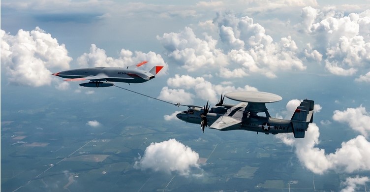 Boeingov leteći tanker pretočio gorivo letećem radaru E-2D Hawkeye