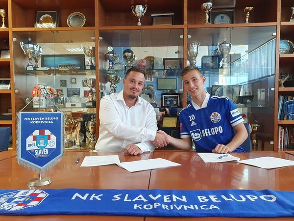 Lovro Zvonarek, velika nada Slaven Belupa, potpisao svoj prvi profesionalni ugovor