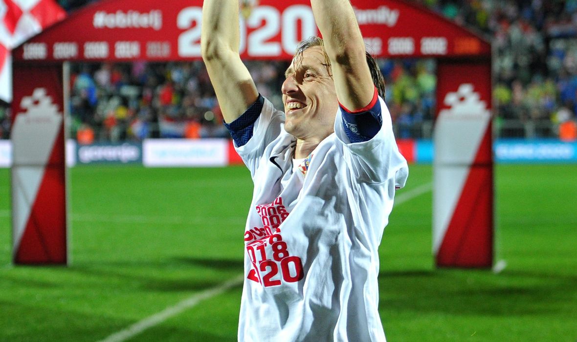 VELIKI LJUDSKI POTEZ LUKE MODRIĆA Kapetan Vatrenih poslao jednu od najvećih donacija svome gradu u domovini!