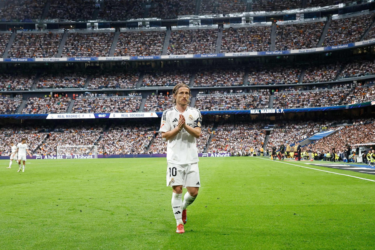 POSLJEDNJI PLES U MADRIDU   Bernabeu se zauvijek oprostio od Modrića! Igrači u špaliru, maestro zaplakao u Kroosovu naručju