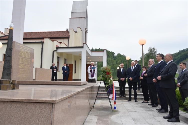 Premijer Plenković u Maclju obilježio 75. obljetnicu Križnog puta