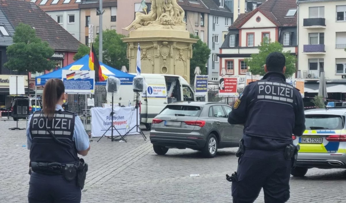Nasrnuo na ljude u njemačkom gradu, sve se prenosilo uživo: Ranjeno nekoliko osoba