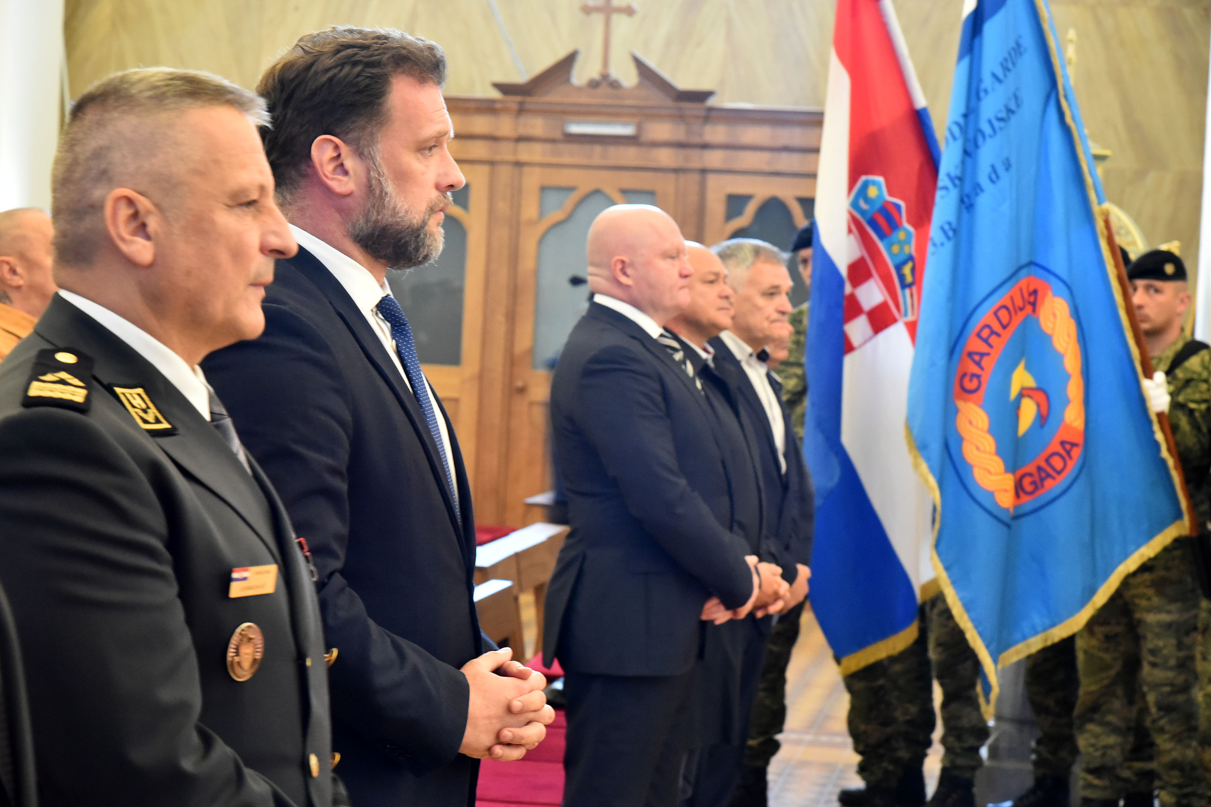 Banožić: Traže se zakonske mogućnosti za isplatu dnevnica vojnicima
