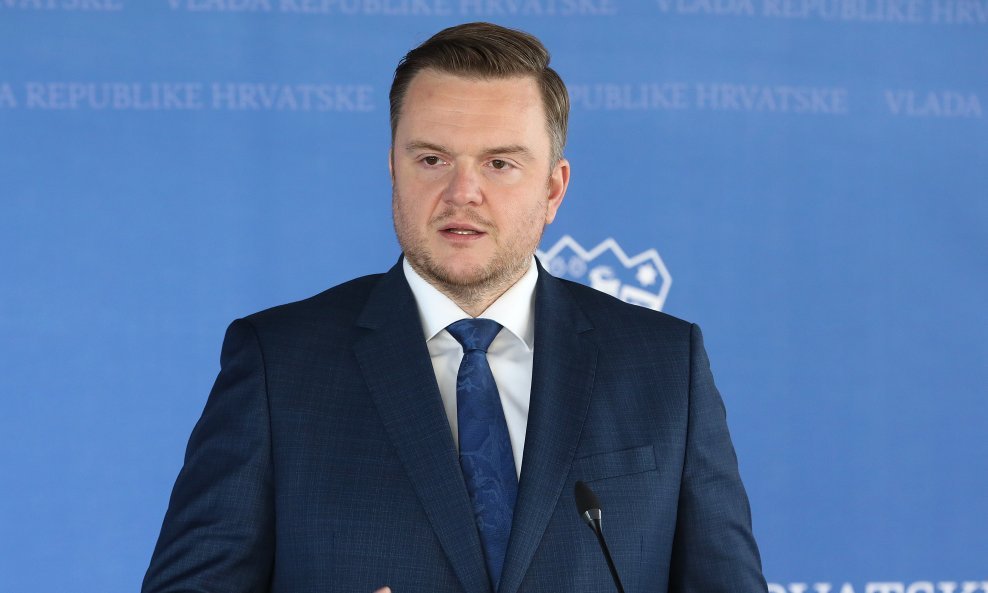 Ministar financija  odlazi iz Vlade