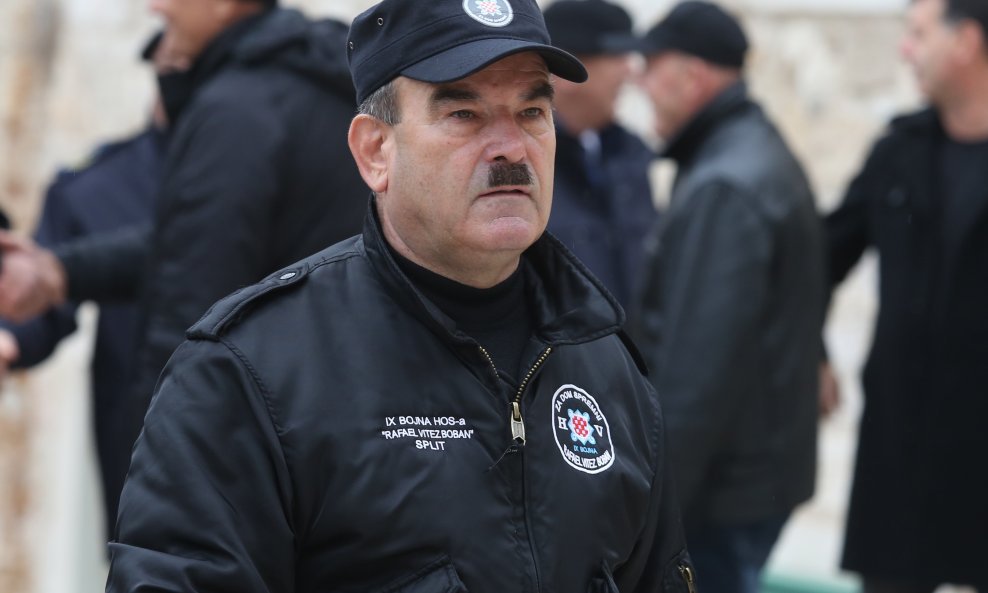 IX bojna HOS-a oštro odgovorila Miloradu Pupovcu nakon Oluje u Kninu: “Nećete progoniti hrvatske branitelje zbog pjesama”